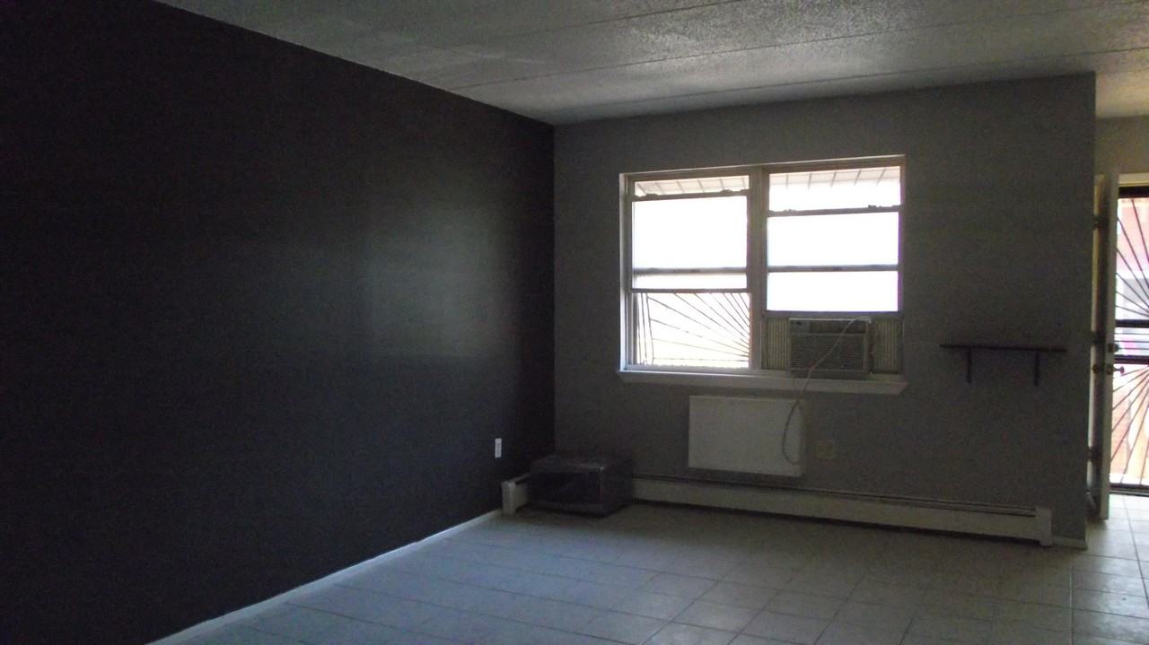 77 Menahan Street - Photo 3 of 8