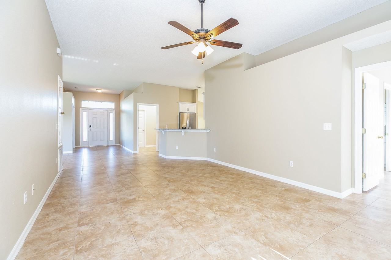 2441 Bridgeport Cir - Photo 2 of 19