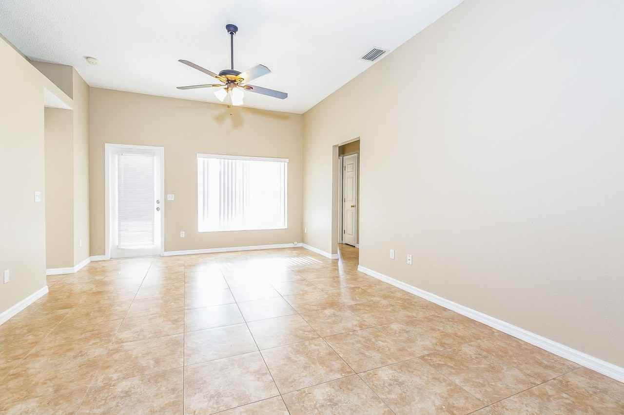 2441 Bridgeport Cir - Photo 3 of 19