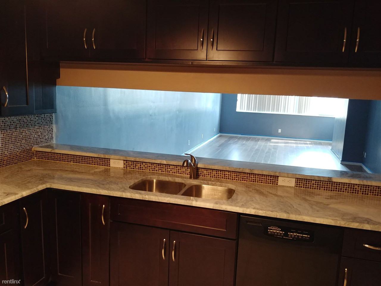 The Hamptons - Photo 3 of 11