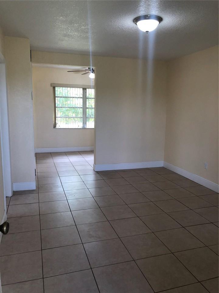 391 E. 4th Ave. - Photo 2 of 6