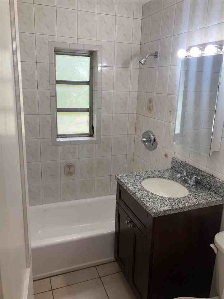 391 E. 4th Ave. - Photo 3 of 6