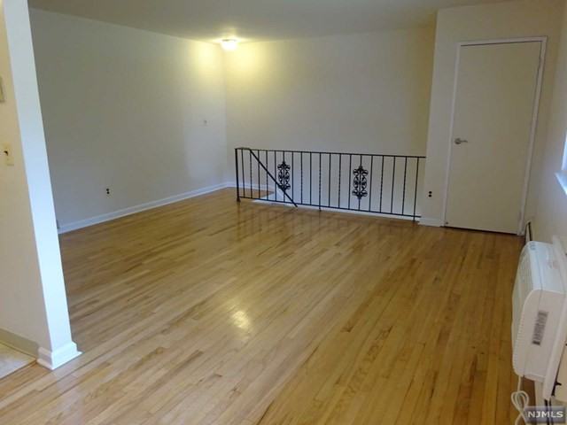 506 Washington Drive - Photo 3 of 10