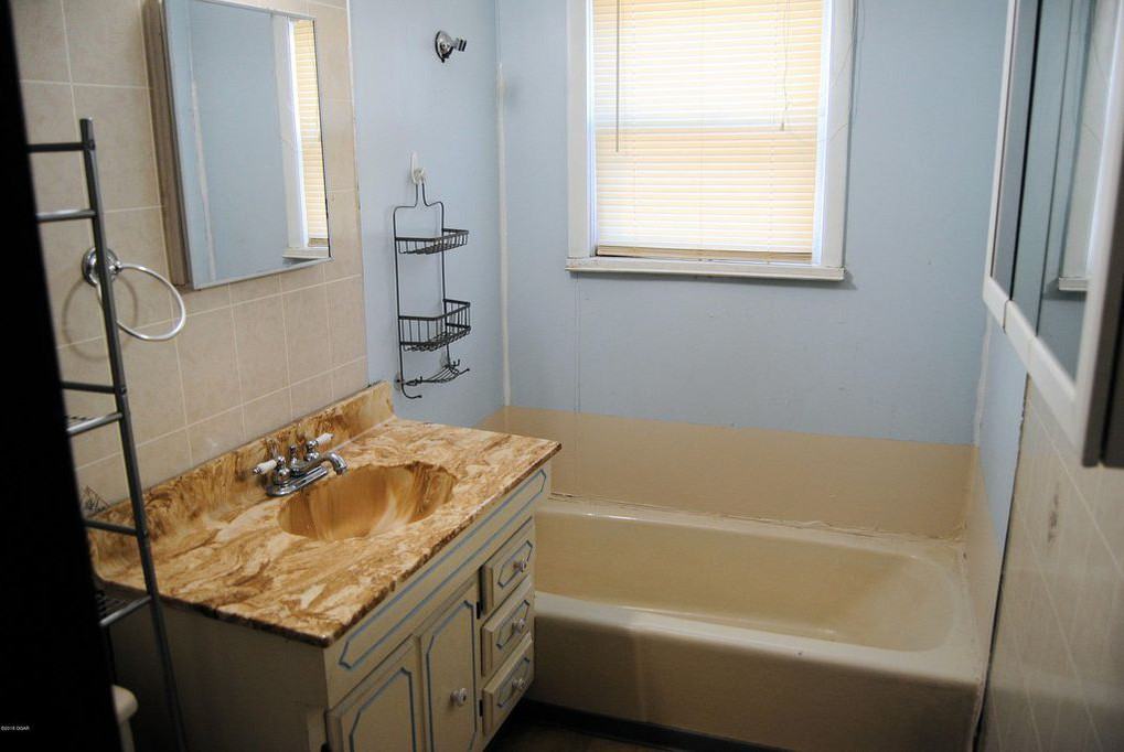716 S Highland Ave - Photo 3 of 5
