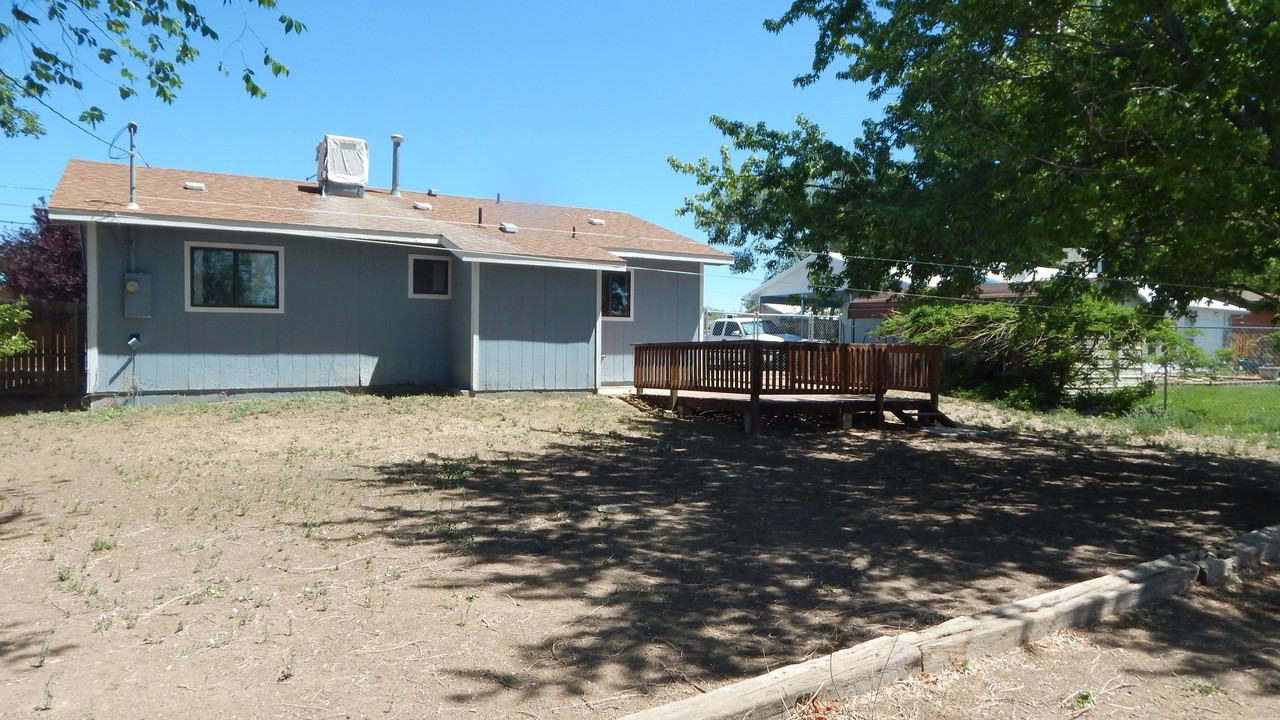 516 Western Drive - Photo 2 of 10