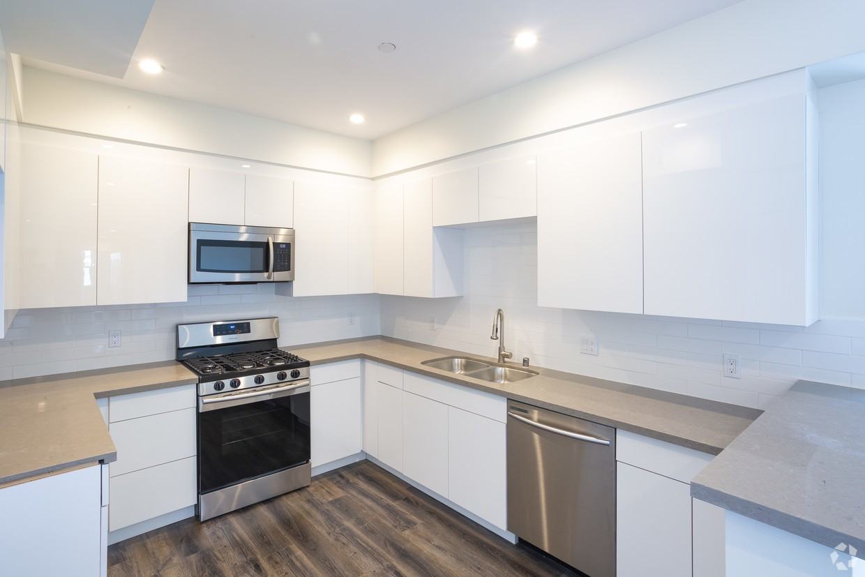 22769 Del Valle Street - Photo 2 of 17