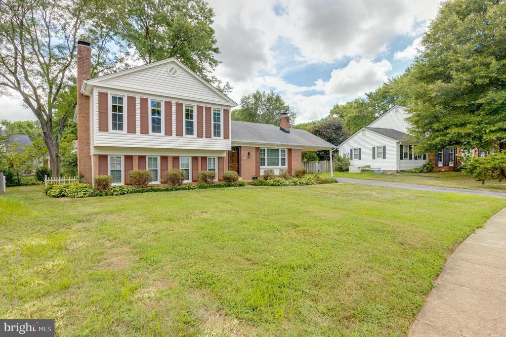 5711 Shropshire Ct - Photo 3 of 50