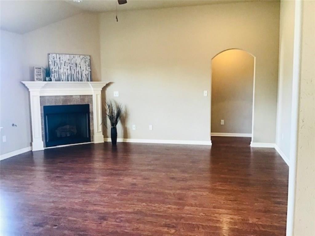 1010 Messina Wy - Photo 2 of 16