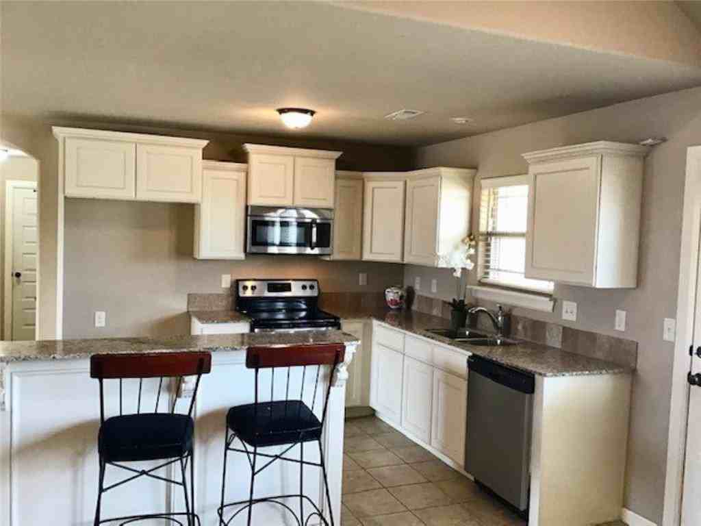 1010 Messina Wy - Photo 3 of 16