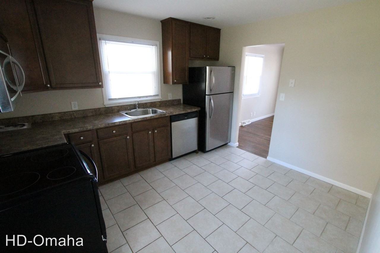 4202 N. 65 Ave - Photo 2 of 17