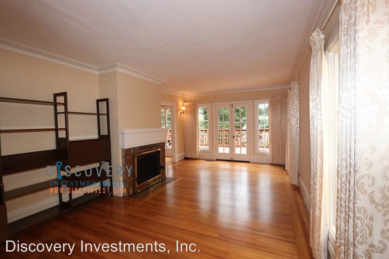 562 Boulevard Way - Photo 2 of 16
