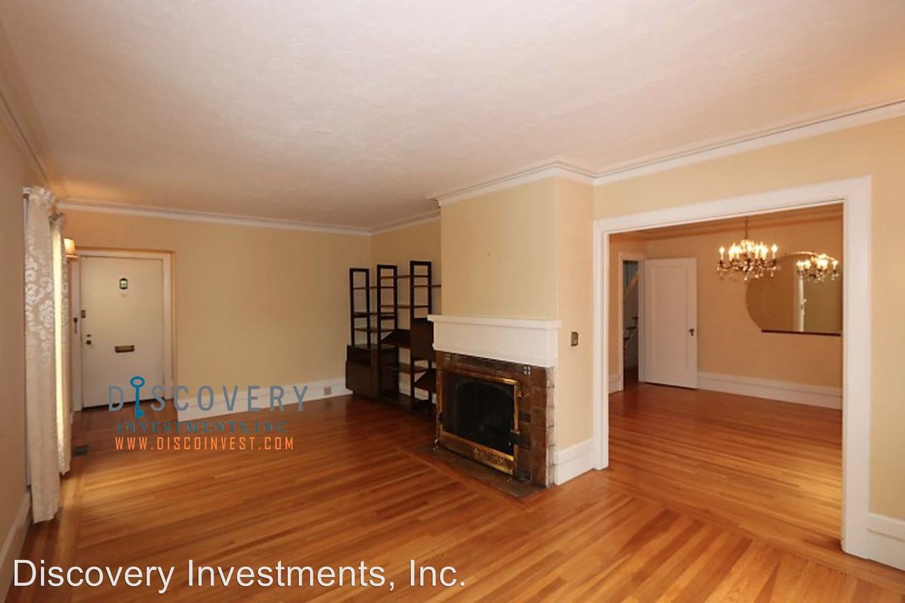 562 Boulevard Way - Photo 3 of 16