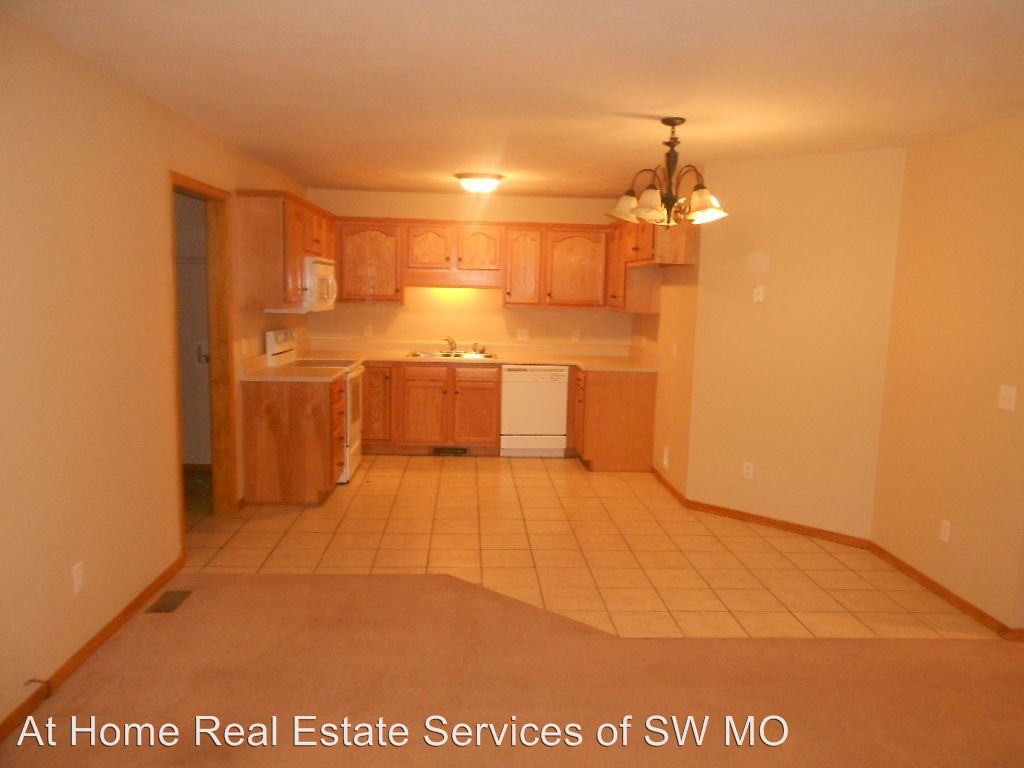 1144 N Northwood - Photo 2 of 10