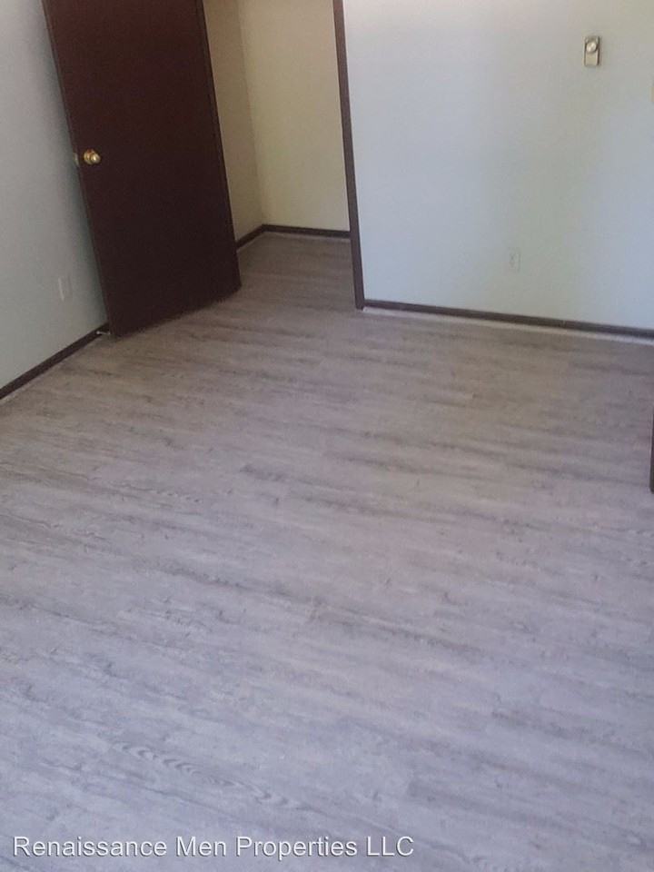 127 S. Spring St - Photo 2 of 5