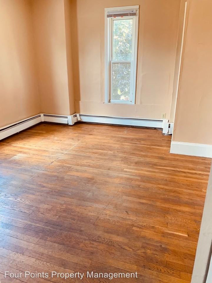 452-454 Main St - Photo 3 of 5