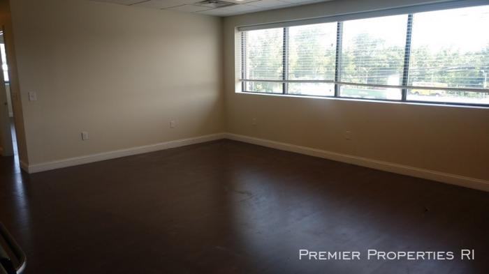 190 Putnam Pike - Photo 3 of 8