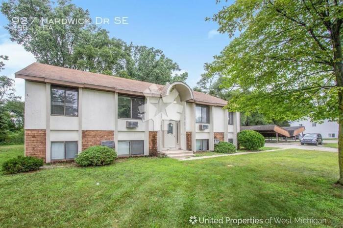 927 Hardwick Dr Se - Photo 2 of 17