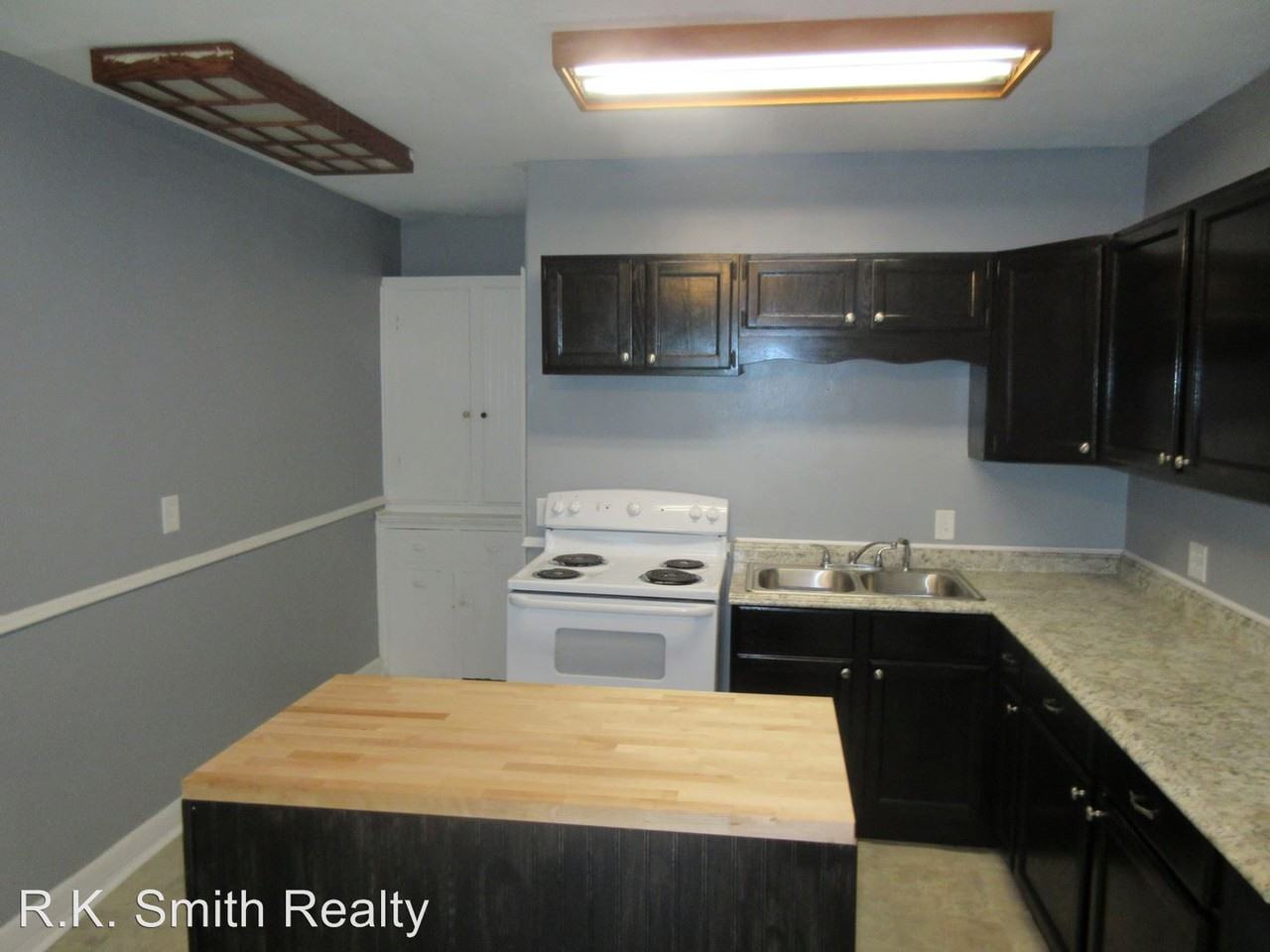 609 S. Main St. - Photo 2 of 12