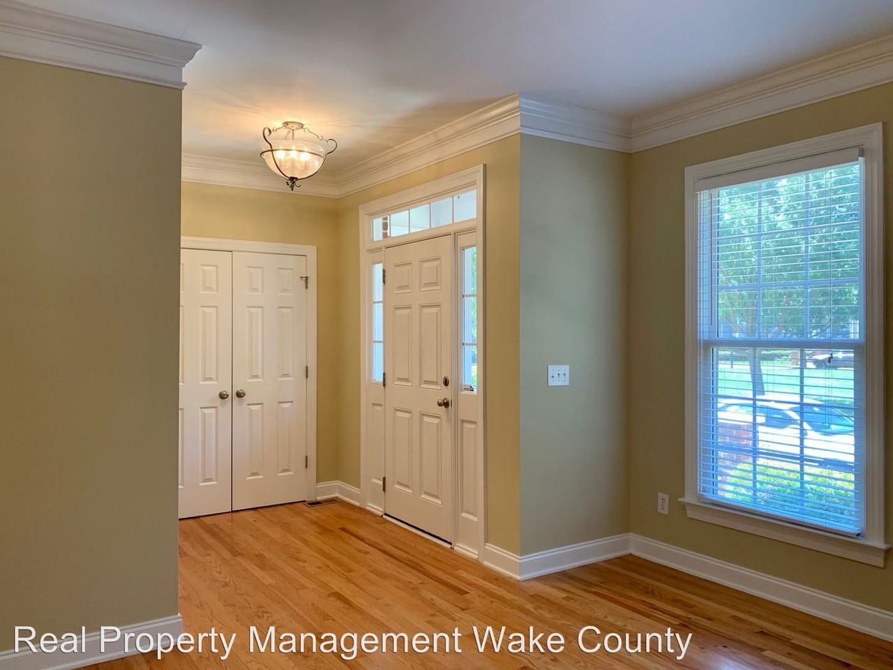 2316 Saint Pauls Square - Photo 3 of 28