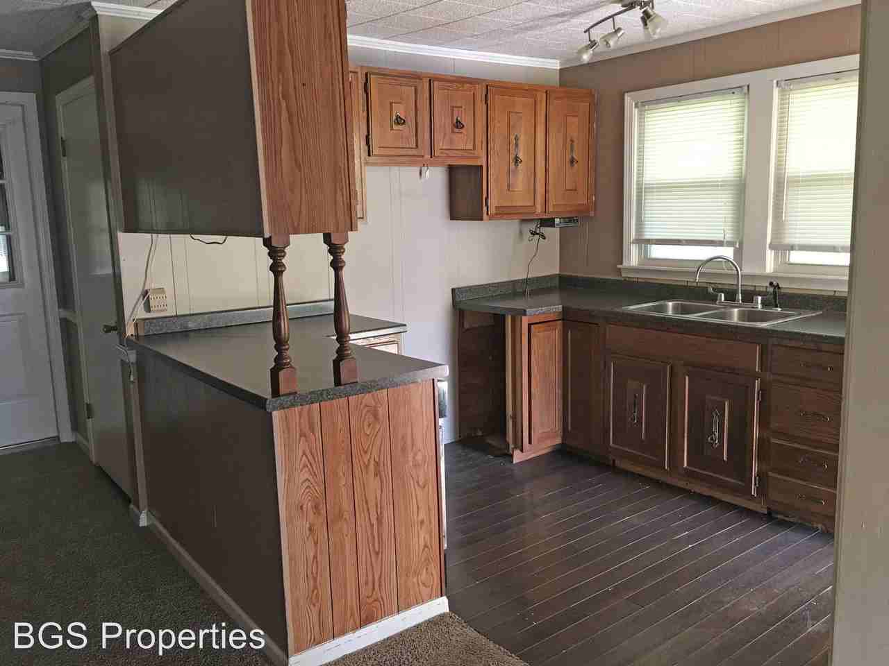 150 N. Poplar St. - Photo 2 of 8