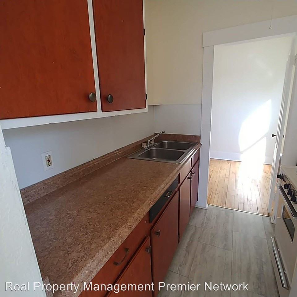 123 Union Ave - Photo 3 of 7