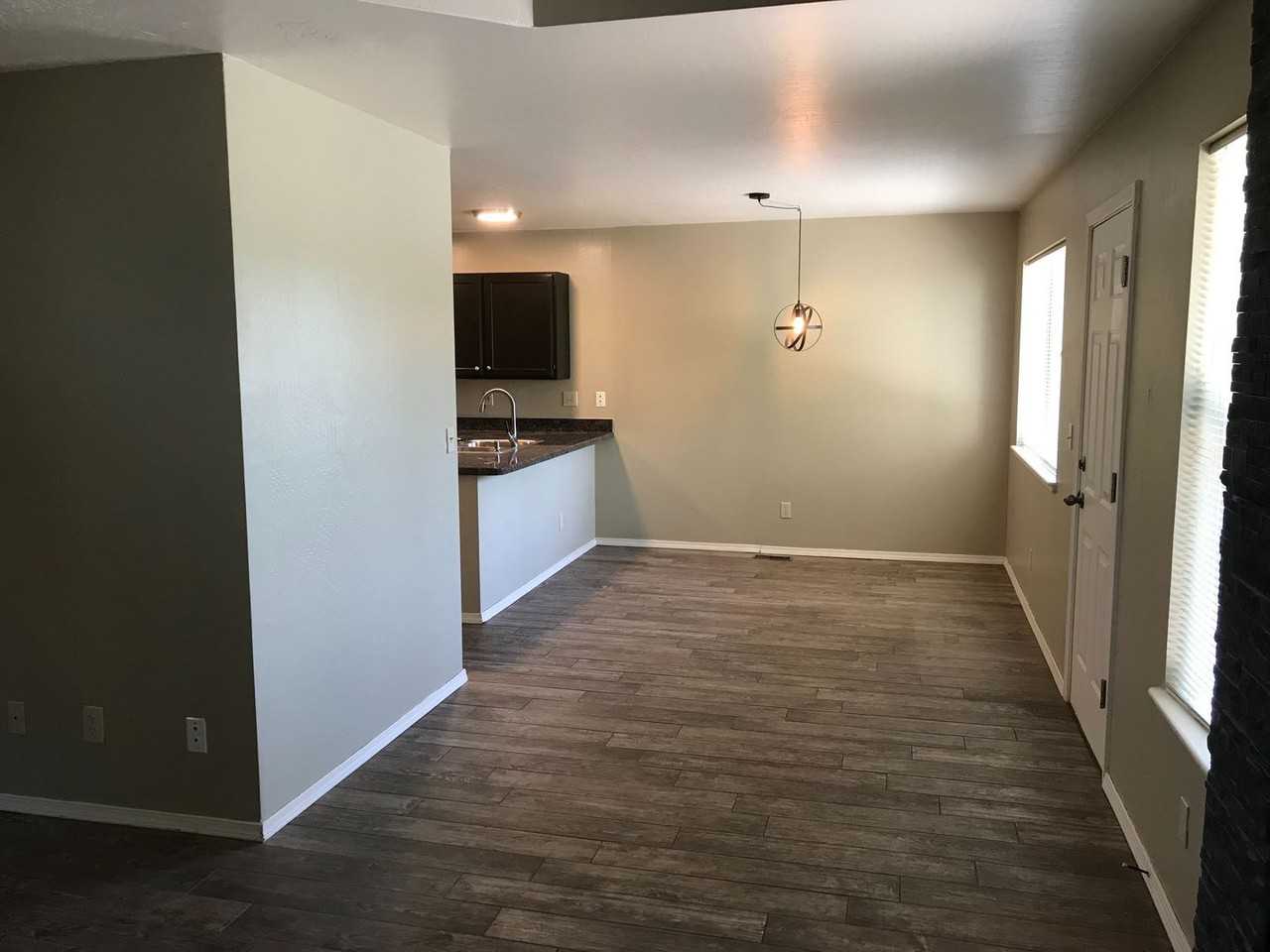 847 N Pine Cliff Dr - Photo 3 of 13