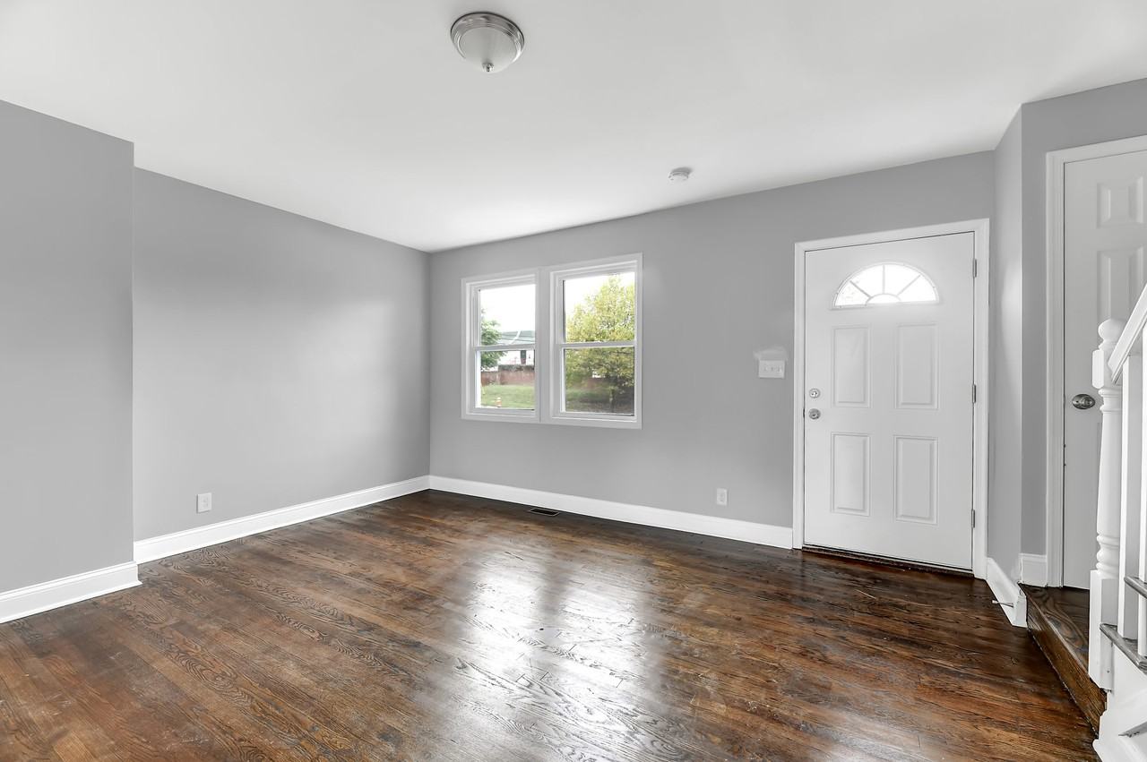 1633 Argonne Dr - Photo 3 of 20