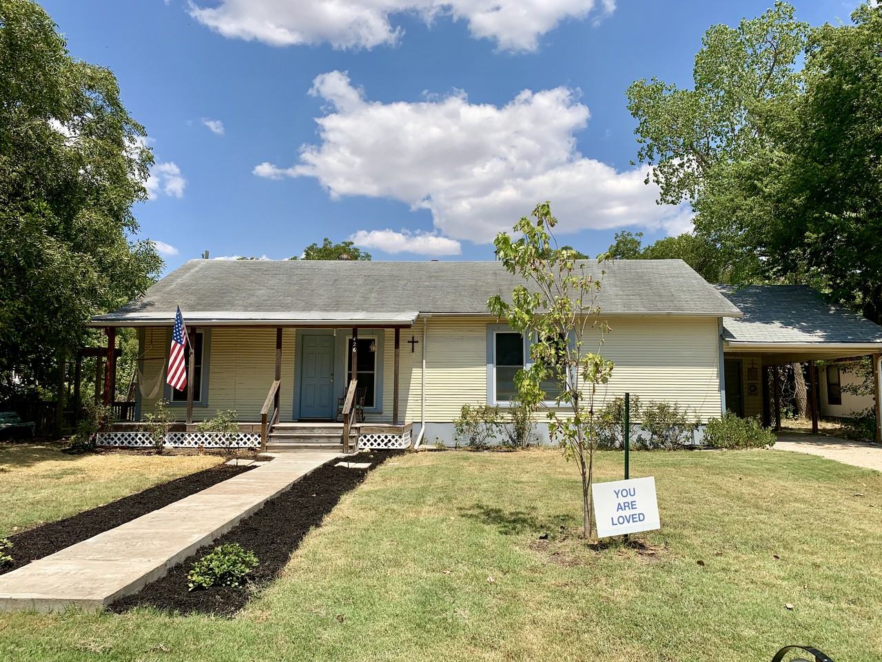 426 W Pietzsch St - Photo 2 of 12