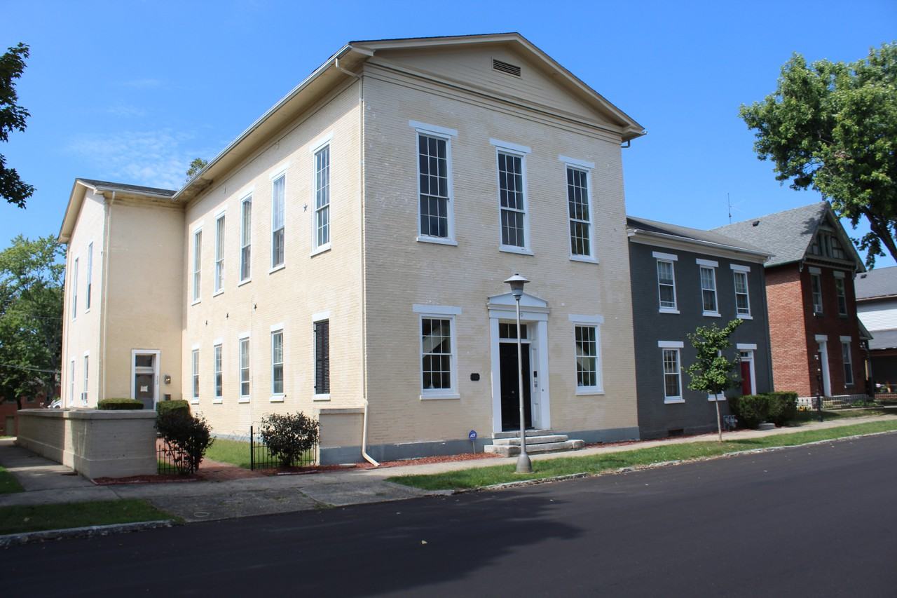 320 S 4th St - Photo 3 of 3