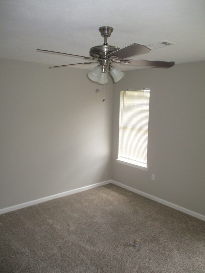 1700 Appalachain Dr - Photo 3 of 11