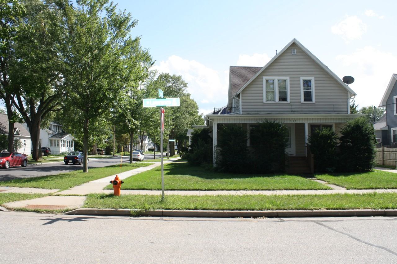 1103 W Lawrence St - Photo 2 of 2