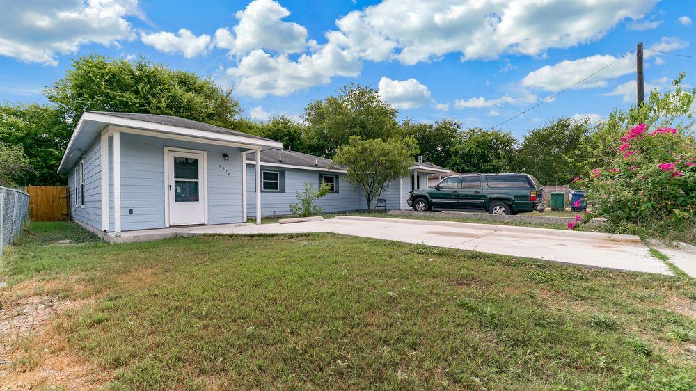 2228 Buffalo St - Photo 3 of 26