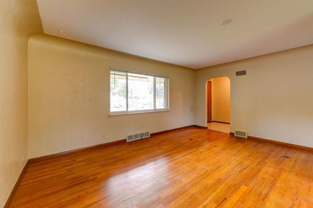 2372 Oakland Street - Photo 3 of 17