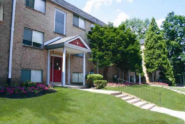 Holly Court Apartments - Photo 2 of 5