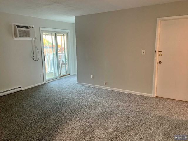 500 Wood Ridge Avenue - Photo 3 of 7