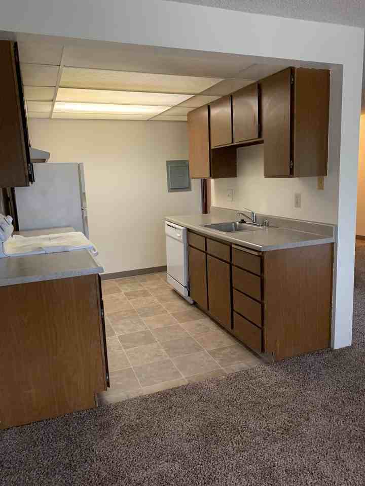 KINGSGATE MEADOWS APTS - Photo 2 of 16