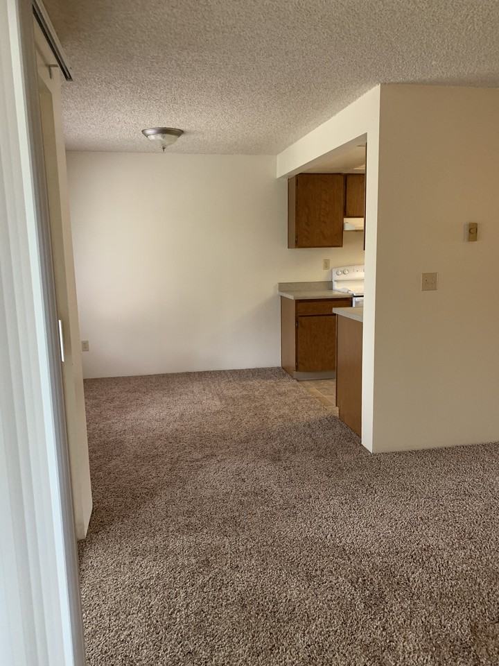 KINGSGATE MEADOWS APTS - Photo 5 of 16