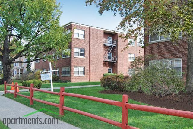 Arlington Court Apartments - Photo 3 of 9