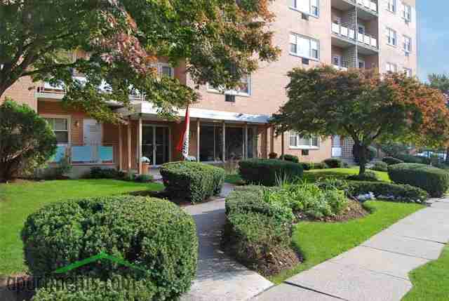 311 Reynolds Terrace - Photo 2 of 8