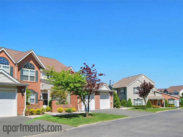 Fairfield Gables at Setauket - Photo 3 of 18