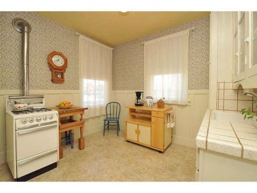 216 Juniper Ave - Photo 3 of 12