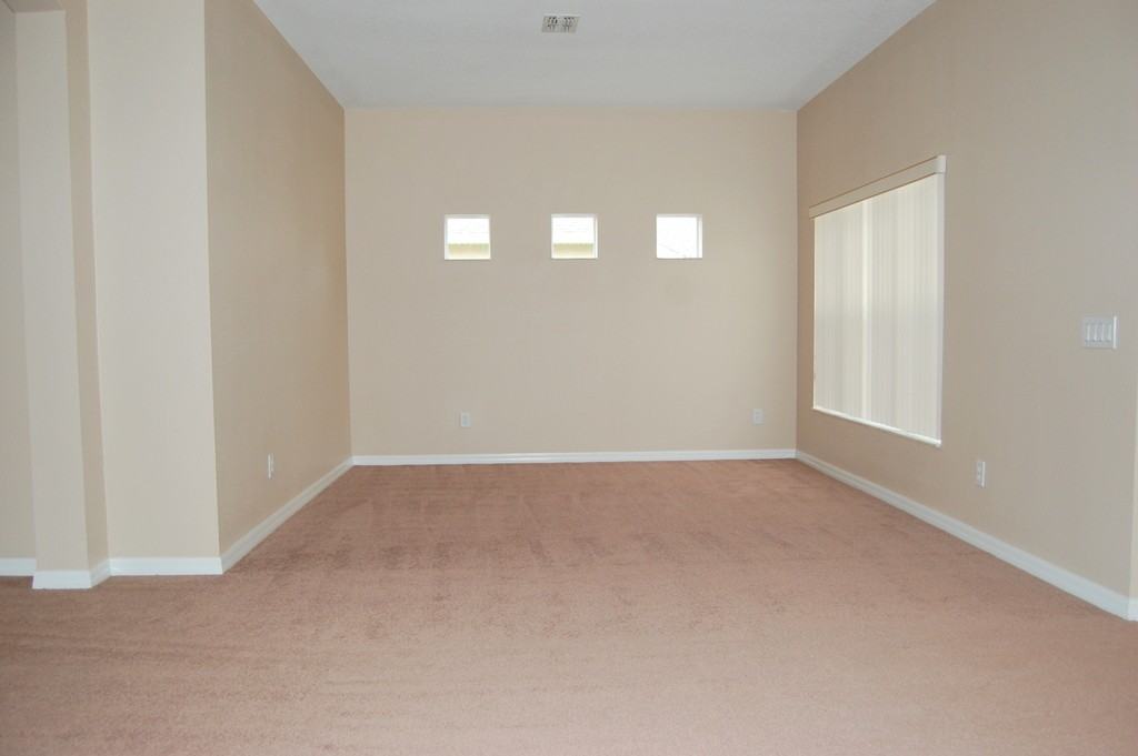 16818 Midsummer Ln - Photo 3 of 19
