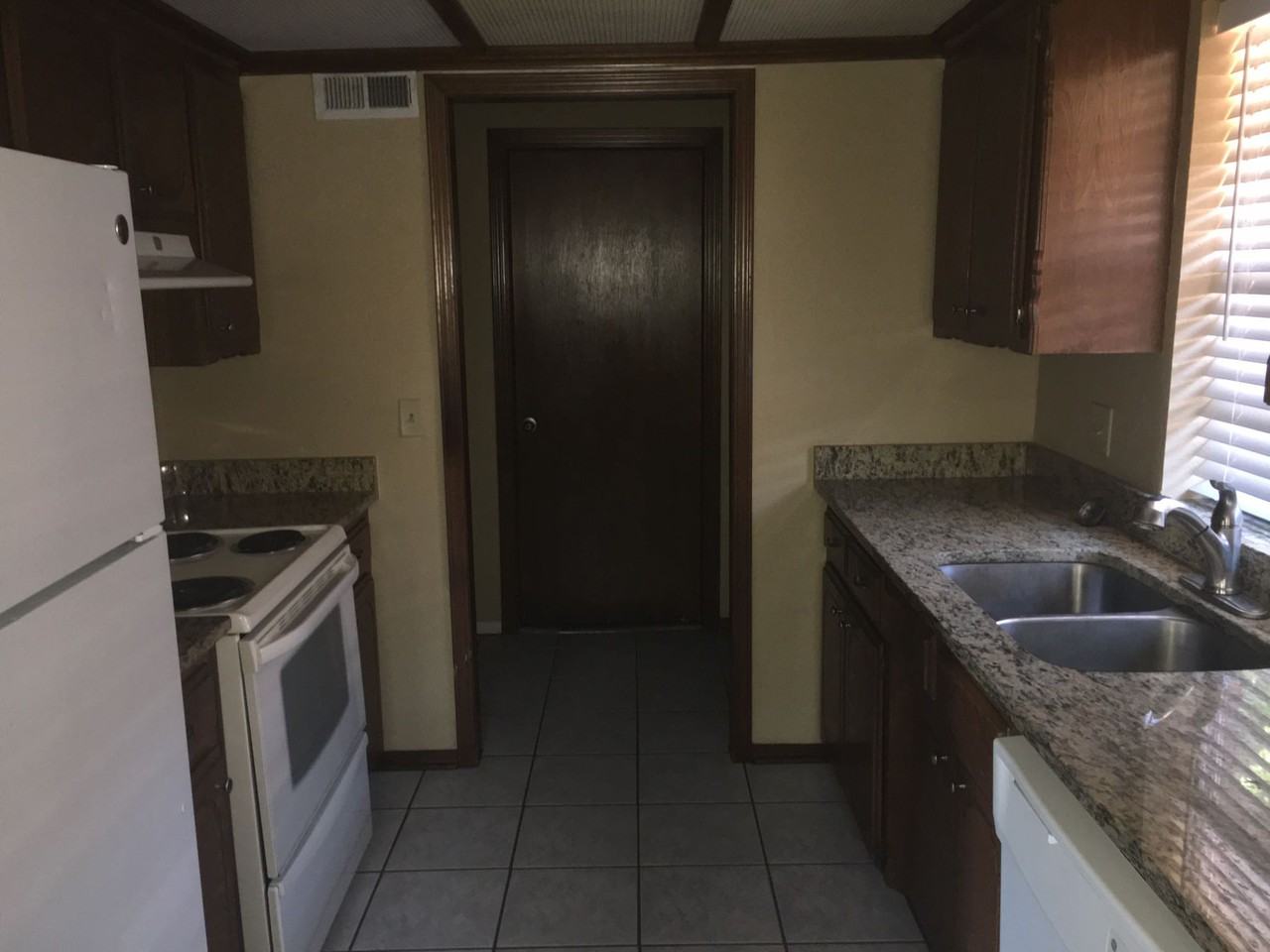 8817 Nw 82nd St - Photo 3 of 10