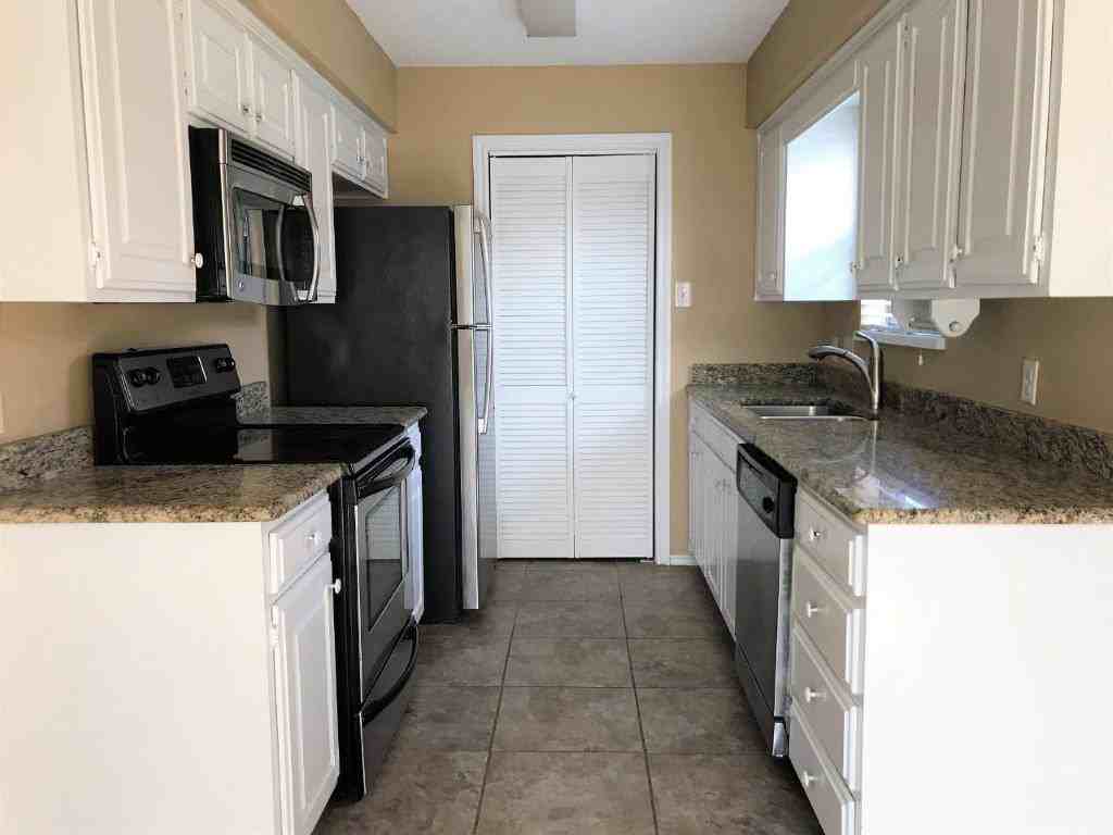 3101 S Meadow Dr - Photo 3 of 11