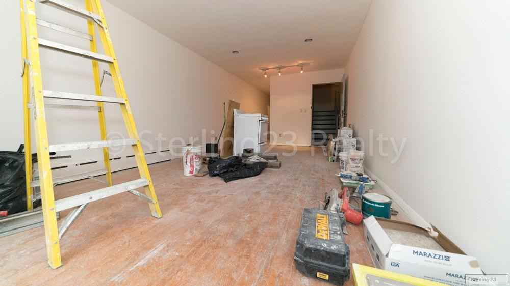 4319 43-19 Astoria Blvd N #2R - Photo 2 of 6