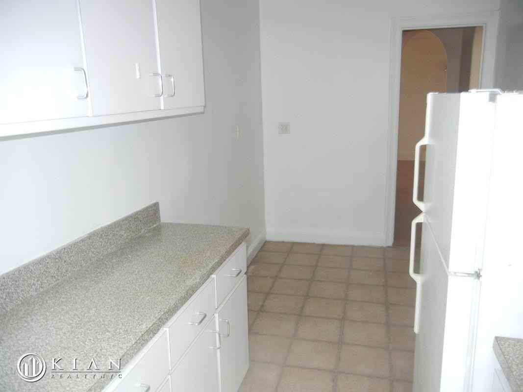 3525 35-25 95th St D07 - Photo 2 of 12