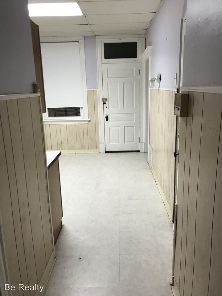 2052 N Sheffield - Photo 2 of 9