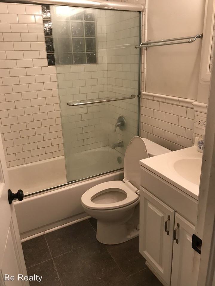 2052 N Sheffield - Photo 3 of 9