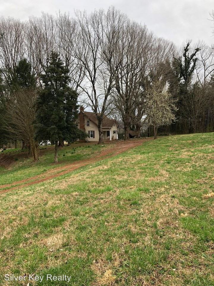 409 Clayhill Rd - Photo 3 of 18