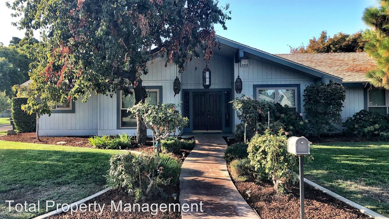 3525 W. Sunnyside Ave., Visalia, CA 93277 3 Bedroom Apartment for